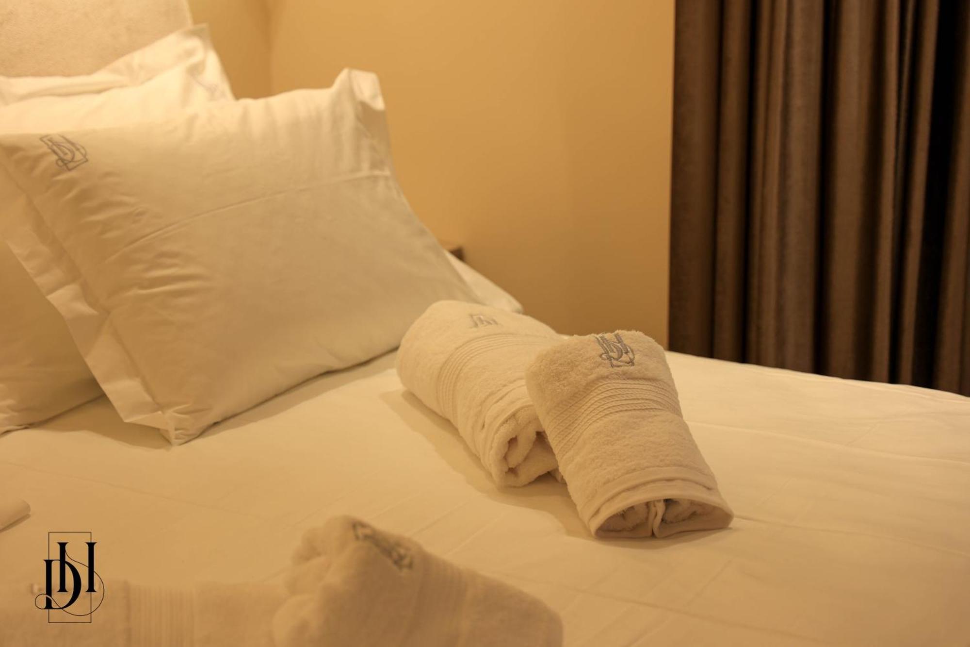 Deha Rooms & Apartments ติรานา ภายนอก รูปภาพ